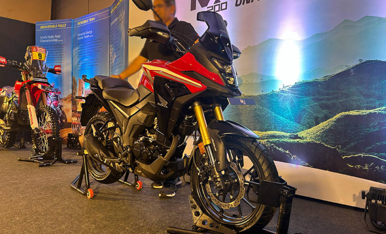 Punya Fitur RoadSync, Ini Motor Touring Terbaru Honda