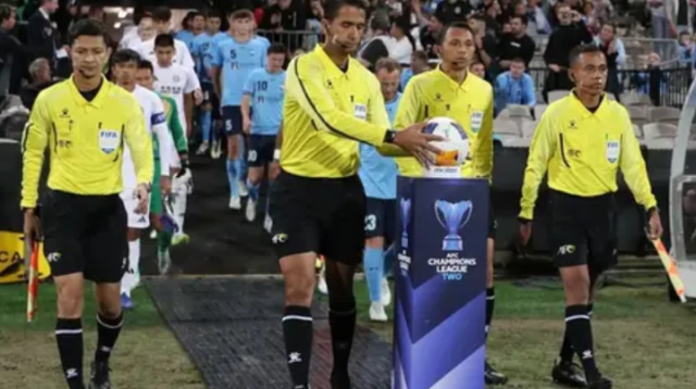 2 Wasit Dari Indonesia Memimpin Laga di Piala Asia U-20 2025. Luar Biasa !